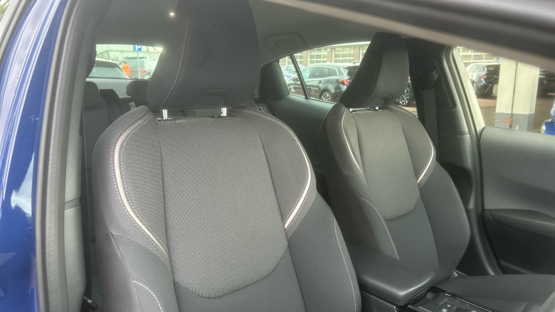 Toyota Prius 2.0 PHEV Design 5dr CVT Hatchback